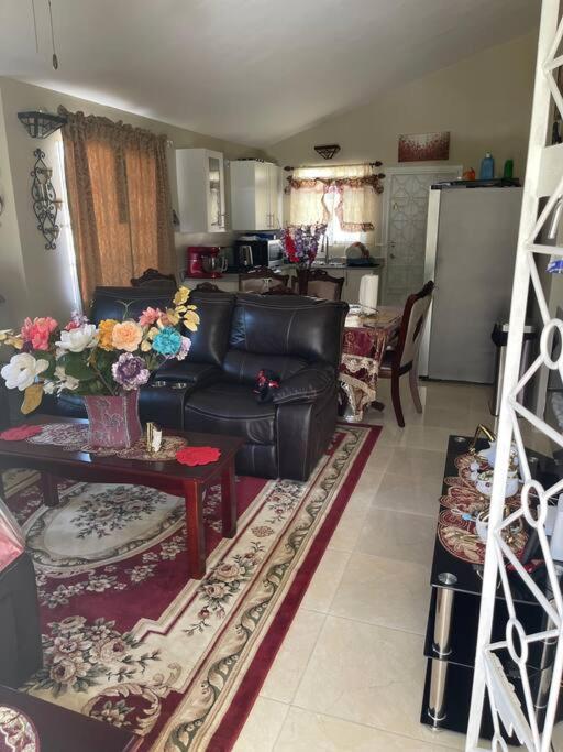 Cheerful Two-bedroom 1bath, WIFI, air conditioning photo 4