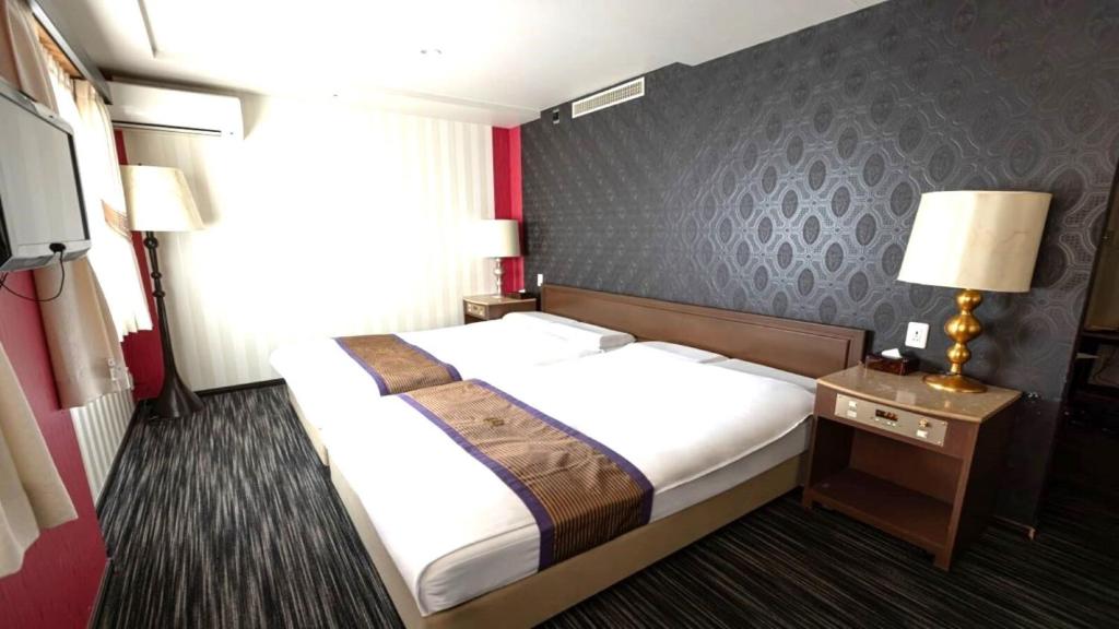 New Osaka Hotel Shinsaibashi photo 2