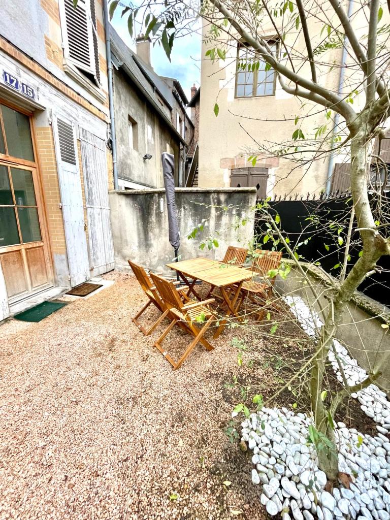 La Maison Des Cours - WIFI - Centre ville photo 2