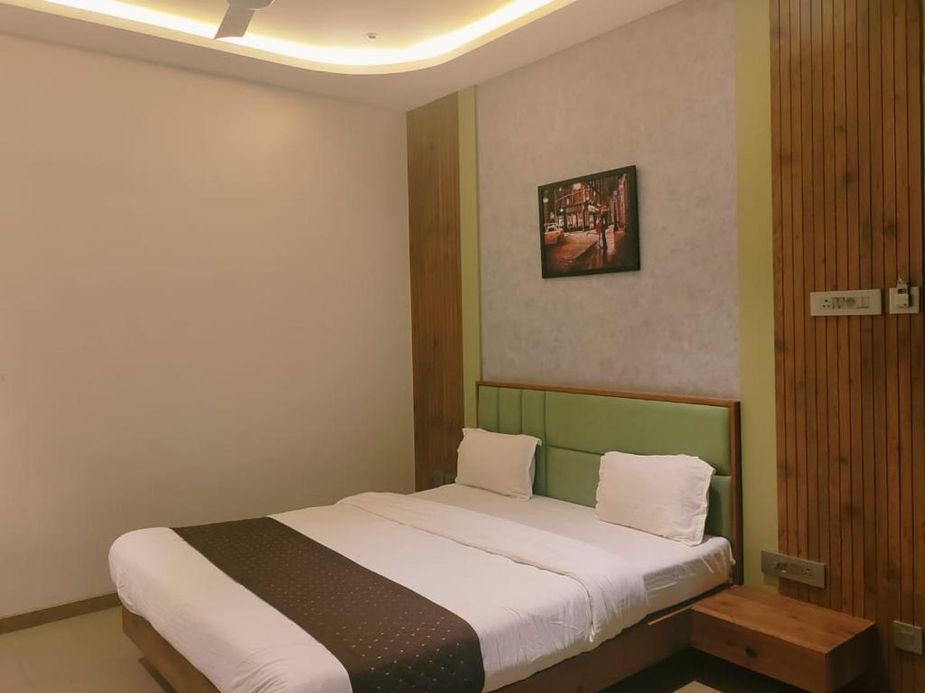 Hotel Amar Palace Ahmednagar photo 4