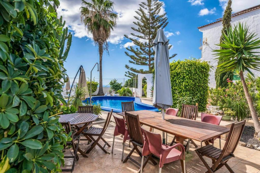3 bedrooms house with shared pool and wifi at Oroteanda Baja 5 km away from the beach photo 1