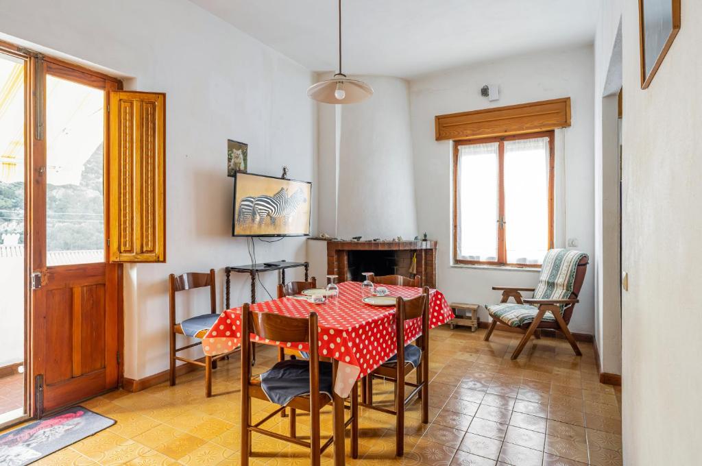 Spiaggia di Buggerru-Roomy Apartment with Balcony!