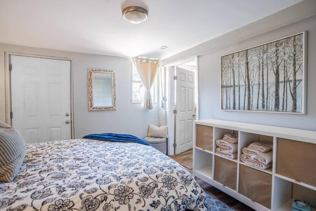 Cute & Pet Friendly! Near Legoland!