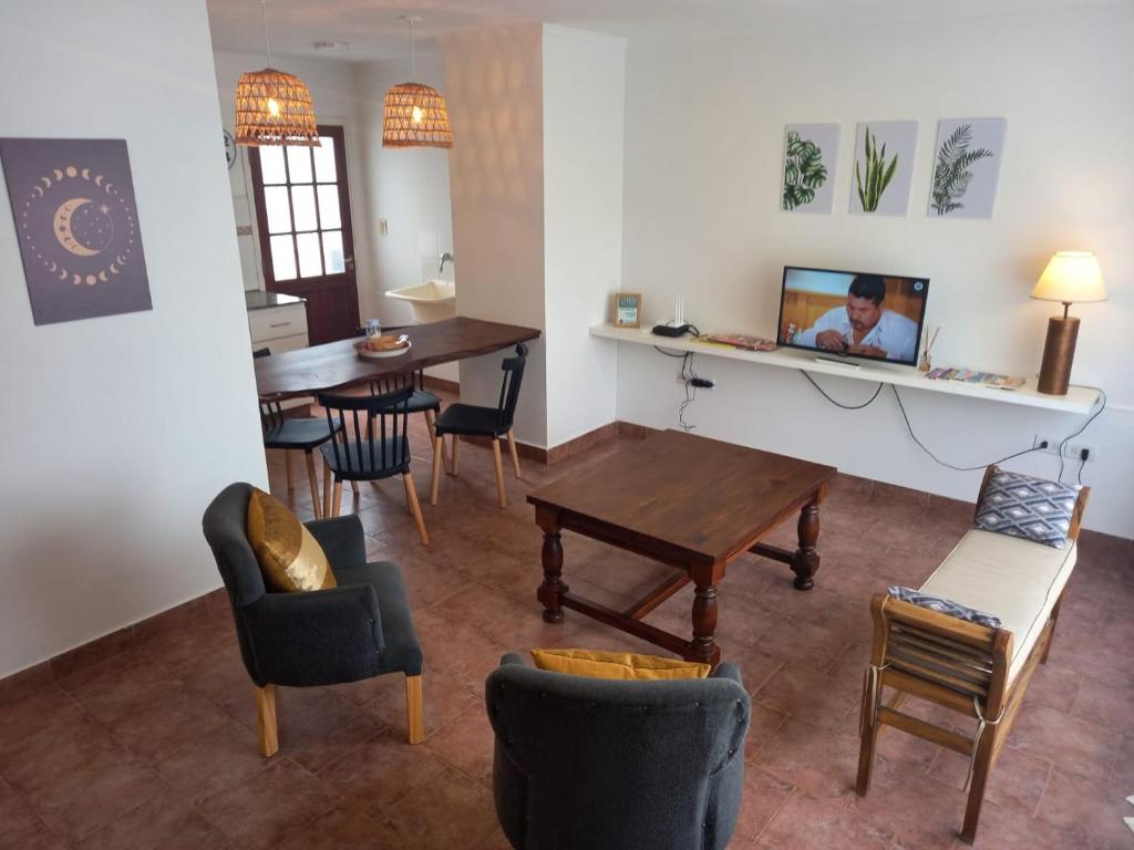 Departamento dos dormitorios con cochera Tres Arroyos -3-