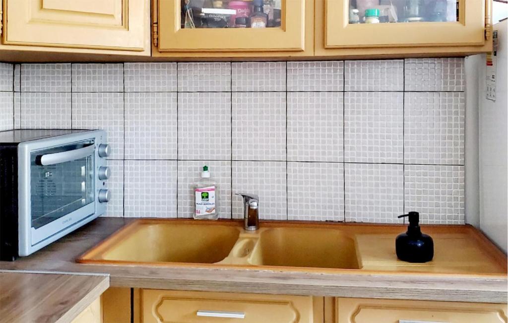 Lovely Home In Choisy-le-roi With Kitchen photo 3