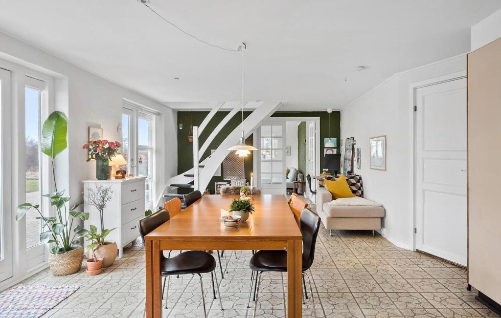 Gorgeous Home In Lundby With Wifi photo 2