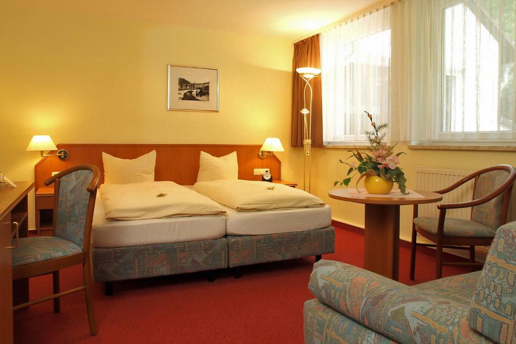 Hotel Am Schlossberg - Tap to explore photos