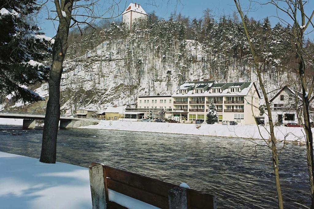 Hotel Am Schlossberg - Tap to explore photos