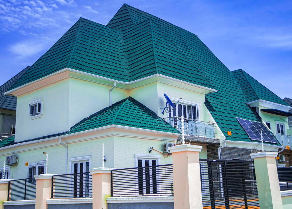Cis service apartment