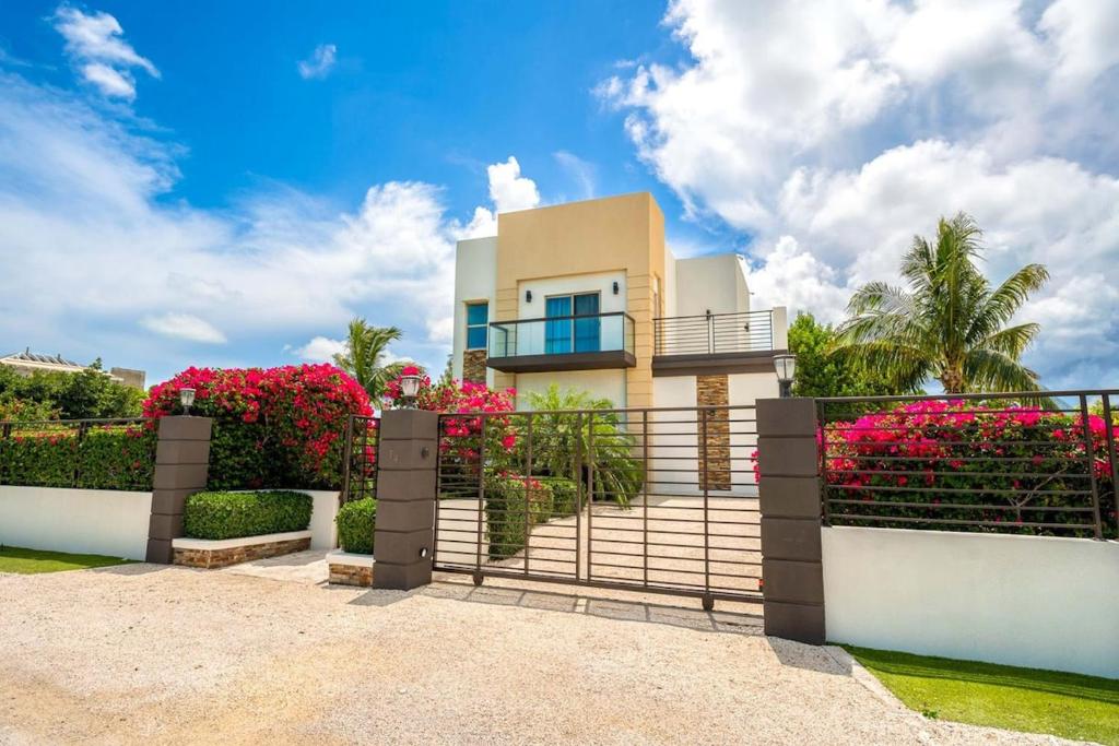 Private Pool Villa Ocean Views Steps from Beach photo 2