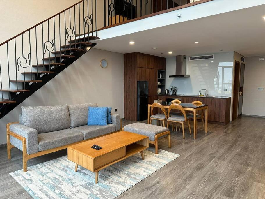 Duplex Apartment at PentStudio Westlake - 2H Homestay