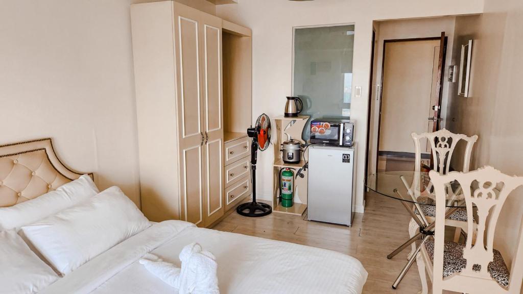 The Beacon Condo - Studio Tower 2 photo 3