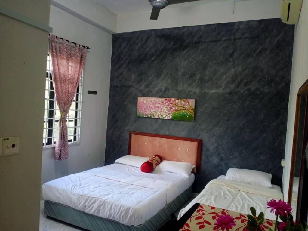 D' BUNGA HOTEL BUKIT BUNGA Bilik Standard Triple photo 3