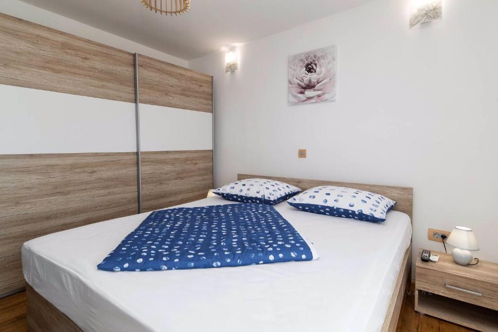 Holiday home in Tribalj 39392 photo 1