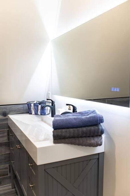 Walk to ND, Hot Tub, Lux Kitchen, Pet Friendly photo 1