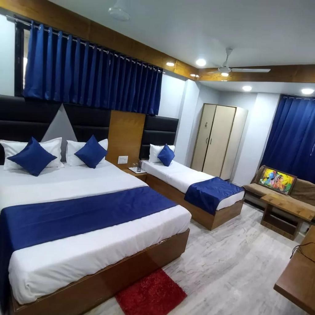 HOTEL SHREE RADHE