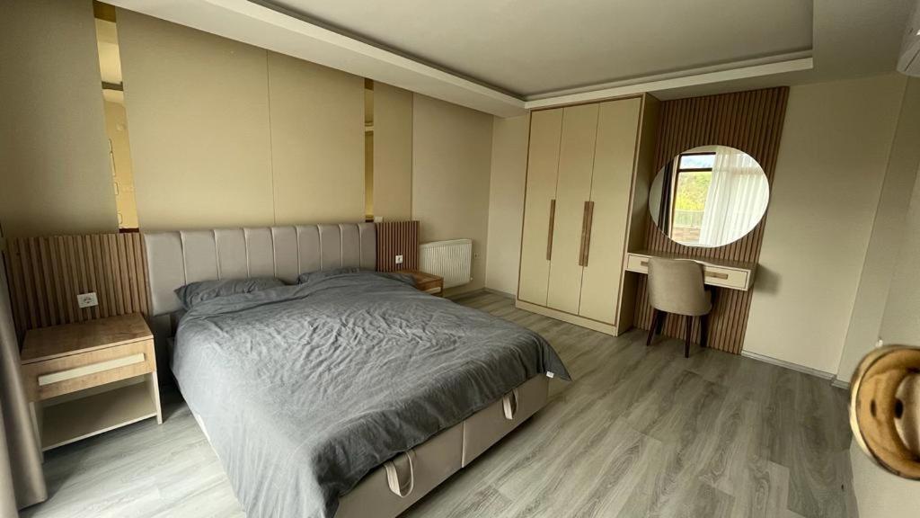 Fancy 3 bedroom Apartment super deluxe Furniture photo 2