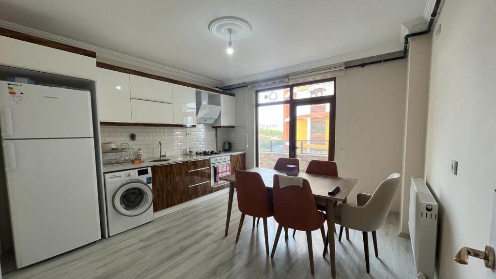 Fancy 3 bedroom Apartment super deluxe Furniture photo 3