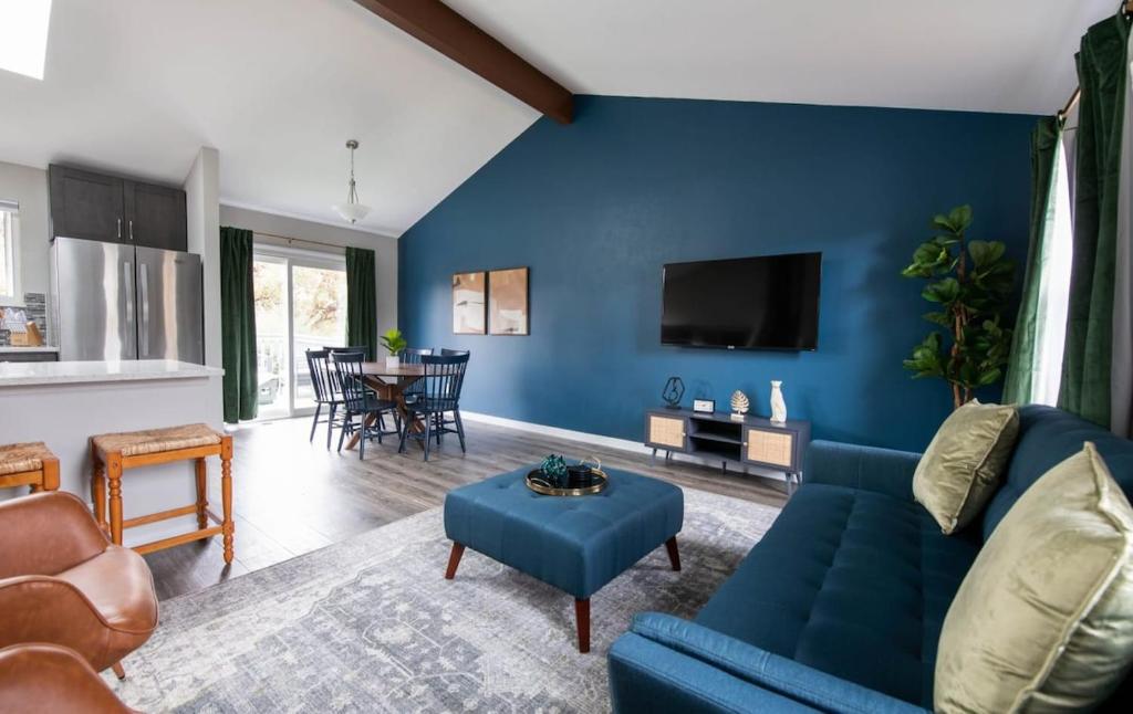 Lovely Denver Retreat W Cozy Fire Pit & Games