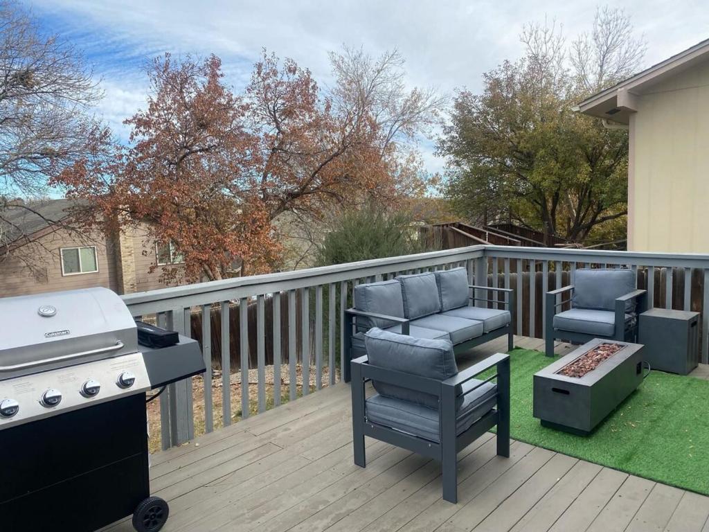 Lovely Denver Retreat W Cozy Fire Pit & Games photo 4