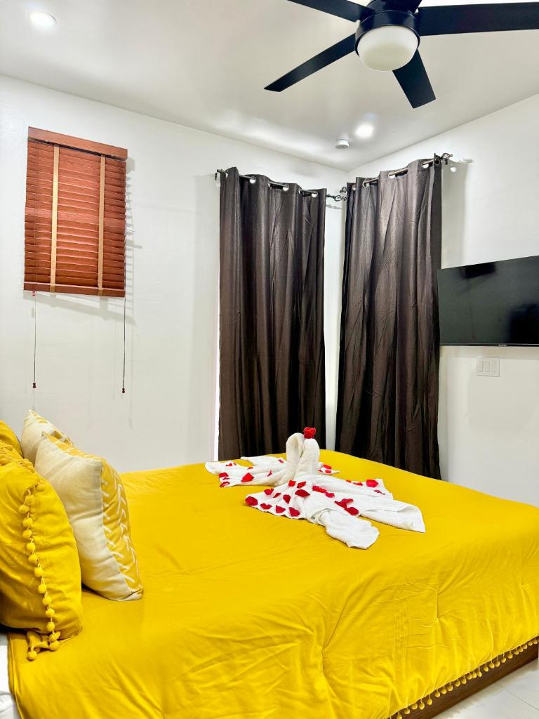Ocean Pearl - A brand new one bedroom with pool, walkable distance to sunset beach photo 3