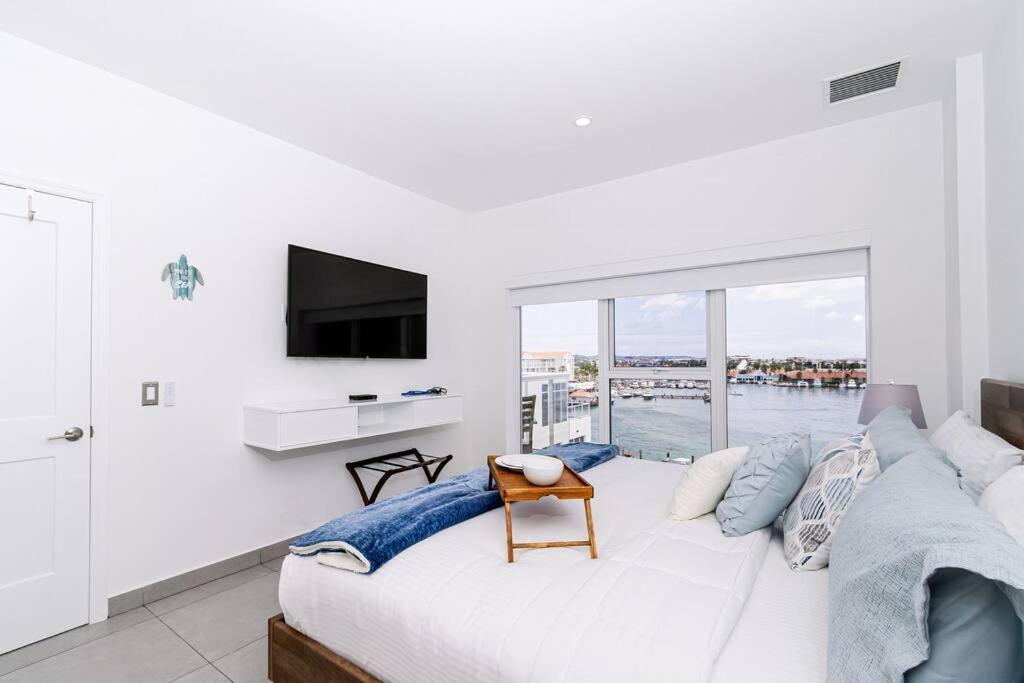 Top Floor Condo-2/2-Solitude n Aruba photo 2