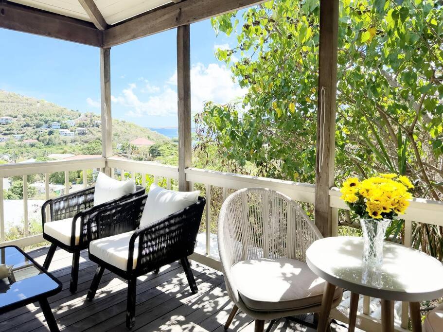 Stunning Cottage with Ocean Views Near Beaches photo 4
