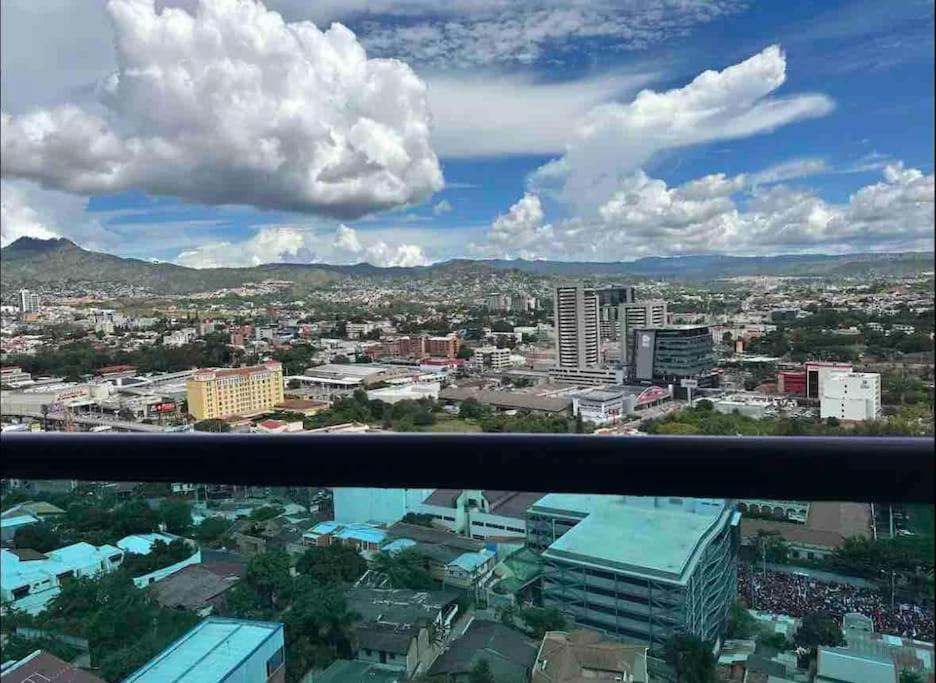Luxury 1BR Apartment in Astria 706 photo 1