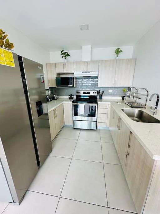 Luxury 1BR Apartment in Astria 706 photo 4