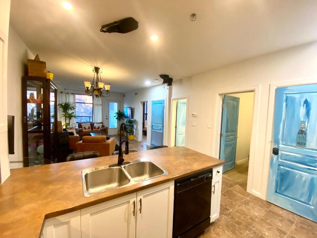 Luxury Mediterranean Vacation Suite !