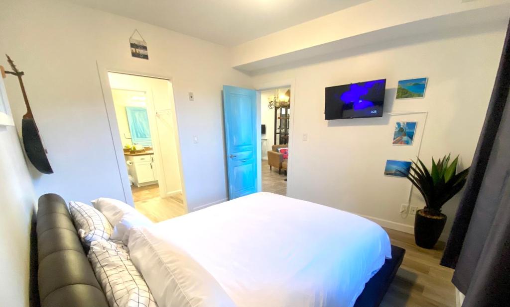 Luxury Mediterranean Vacation Suite ! photo 3