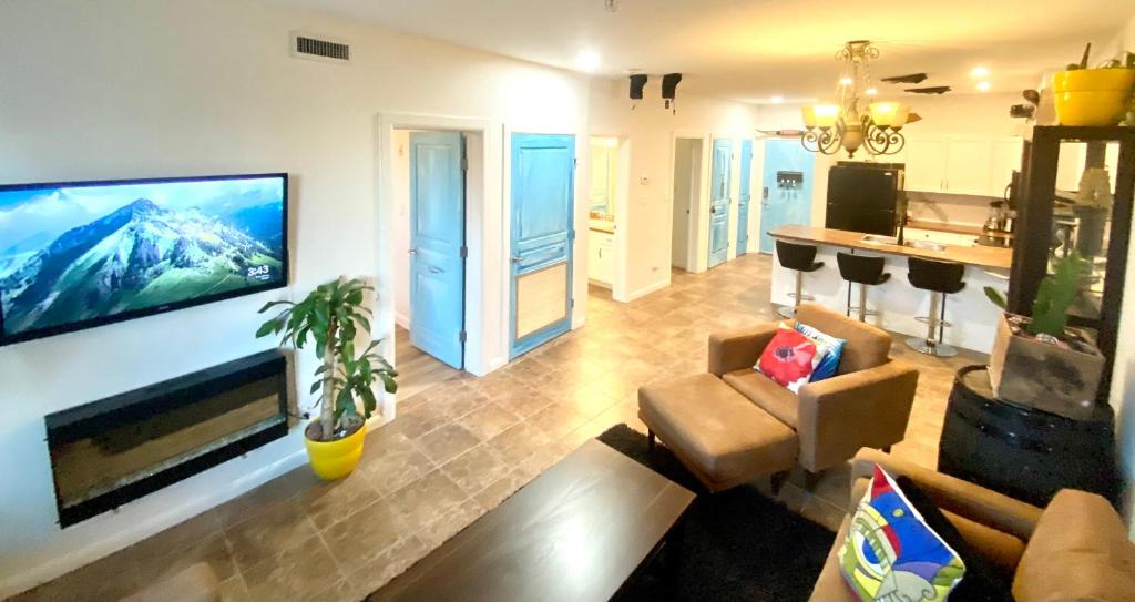 Luxury Mediterranean Vacation Suite ! photo 4