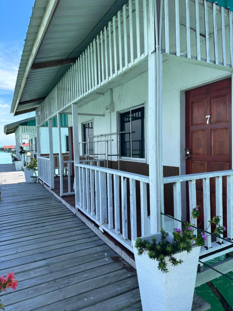 BIHING ANGAN water chalet photo 2