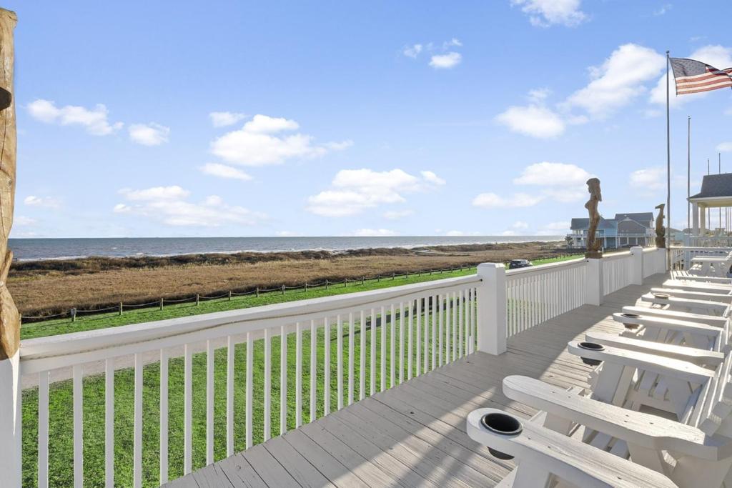 Shore Relaxin' 4 Bedroom Home by RedAwning image