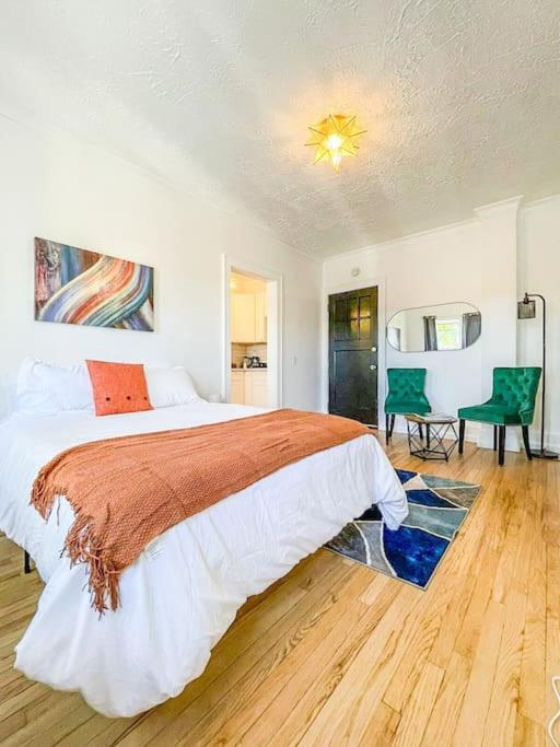 Studio Near Down-town_HighFall_Queenbed-Wi-Fi image