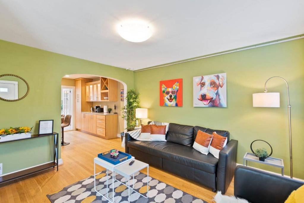 Beautiful 3BR 2BA Colonial House by CozySuites photo 1