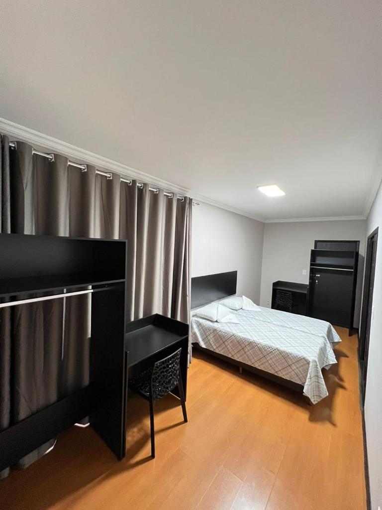 Apartamento na região central. Diária de quartos privativos. photo 1