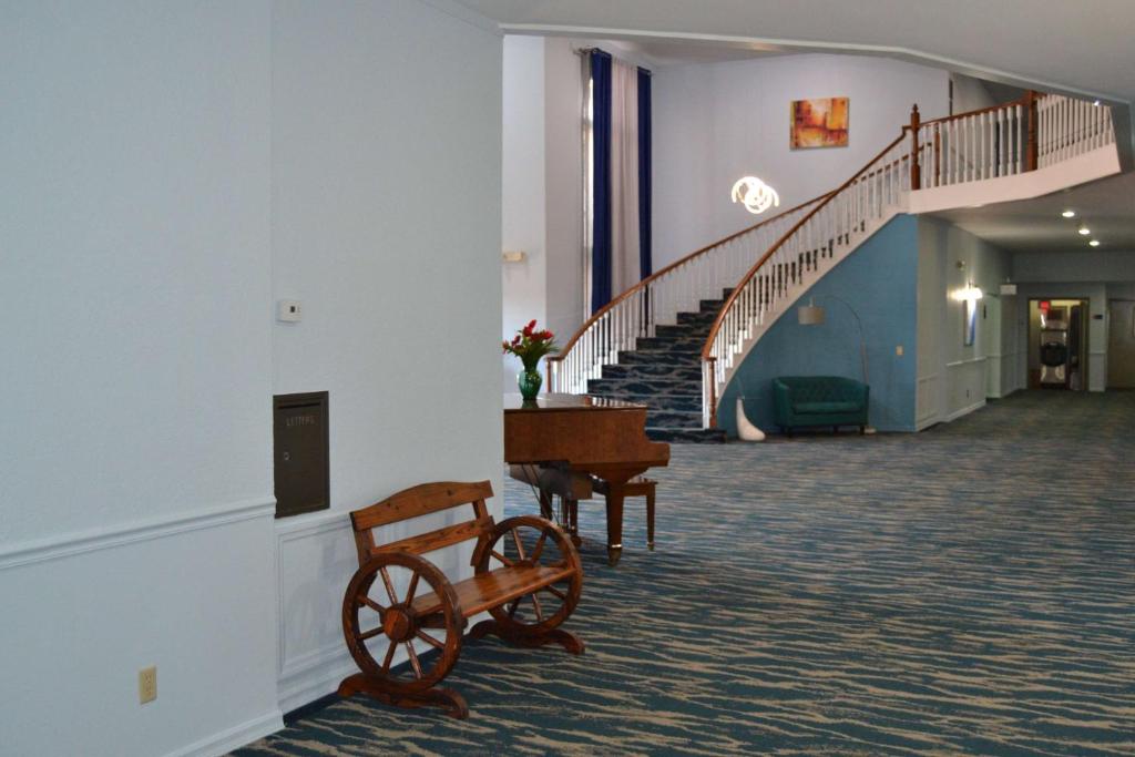Days Inn and Suites by Wyndham Sikeston photo 4