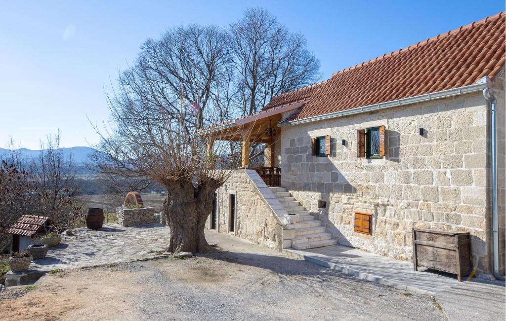 Awesome Home In Obrovac Sinjski With Outdoor Swimming Pool, Wifi And 2 Bedrooms photo 4