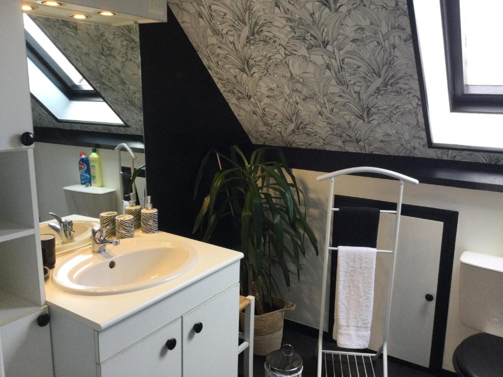 Coup de cœur assuré ! CALM Comme à la Maison ! maison spacieuse avec grande terrasse pour 2 à 5 personnes proximité Granville et mer avec wifi et parking gratuits photo 2