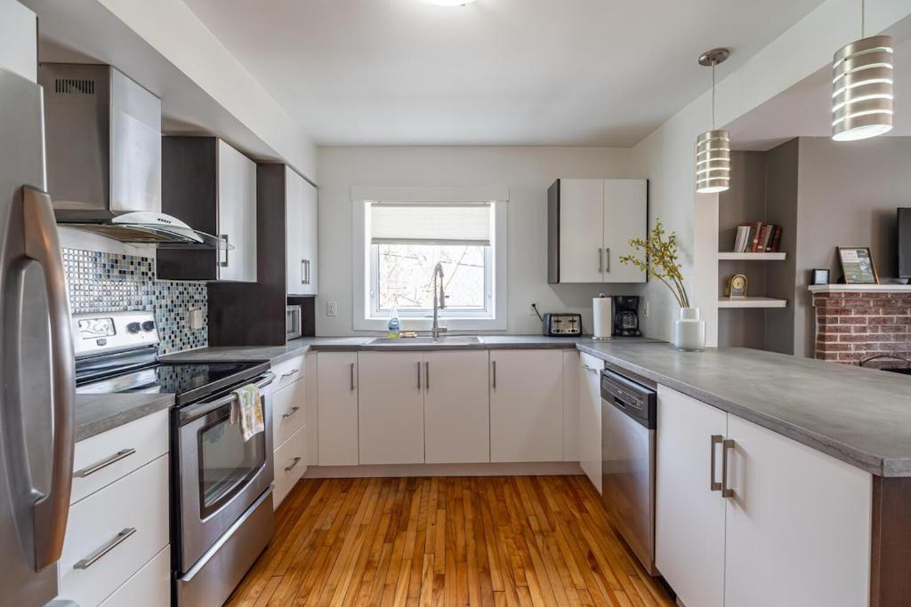 Beautiful & Spacious Apt #101 photo 1