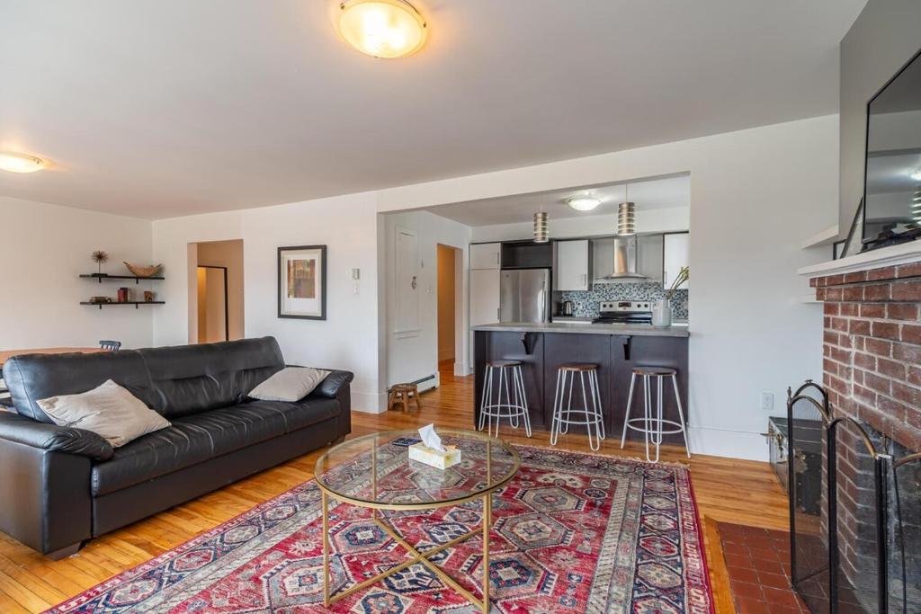 Beautiful & Spacious Apt #101 photo 4
