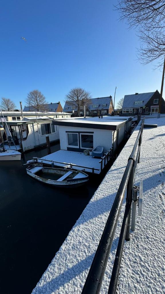 Woonboot 4 Harderwijk photo 1