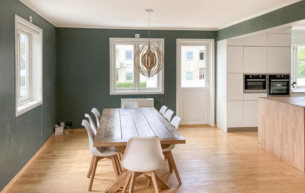 Nice Home In Lyngdal With House A Panoramic View photo 2