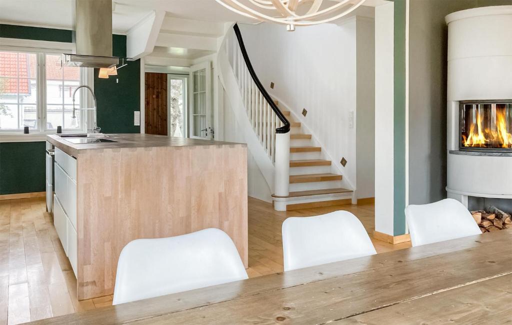 Nice Home In Lyngdal With House A Panoramic View photo 3