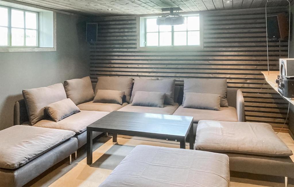 Nice Home In Lyngdal With House A Panoramic View photo 4