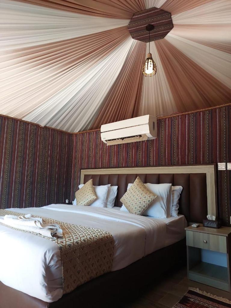 Magical desert camp photo 4