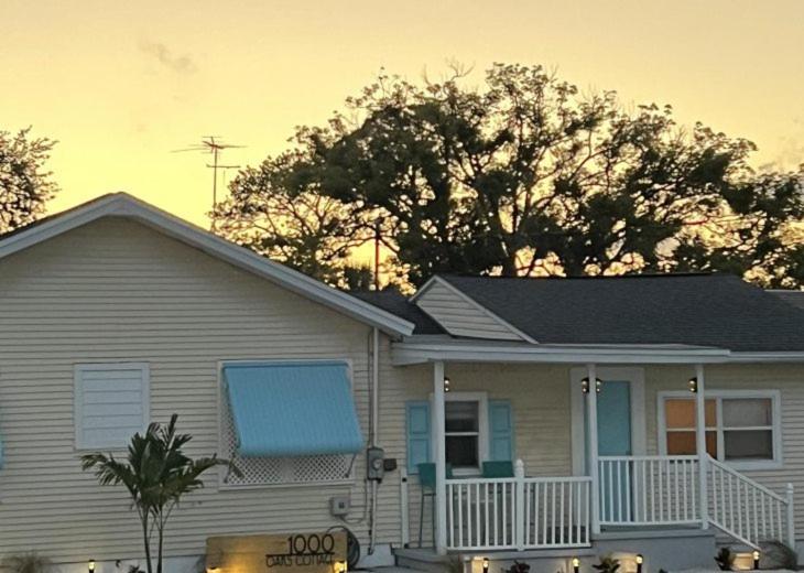 1000 Oaks Cottage