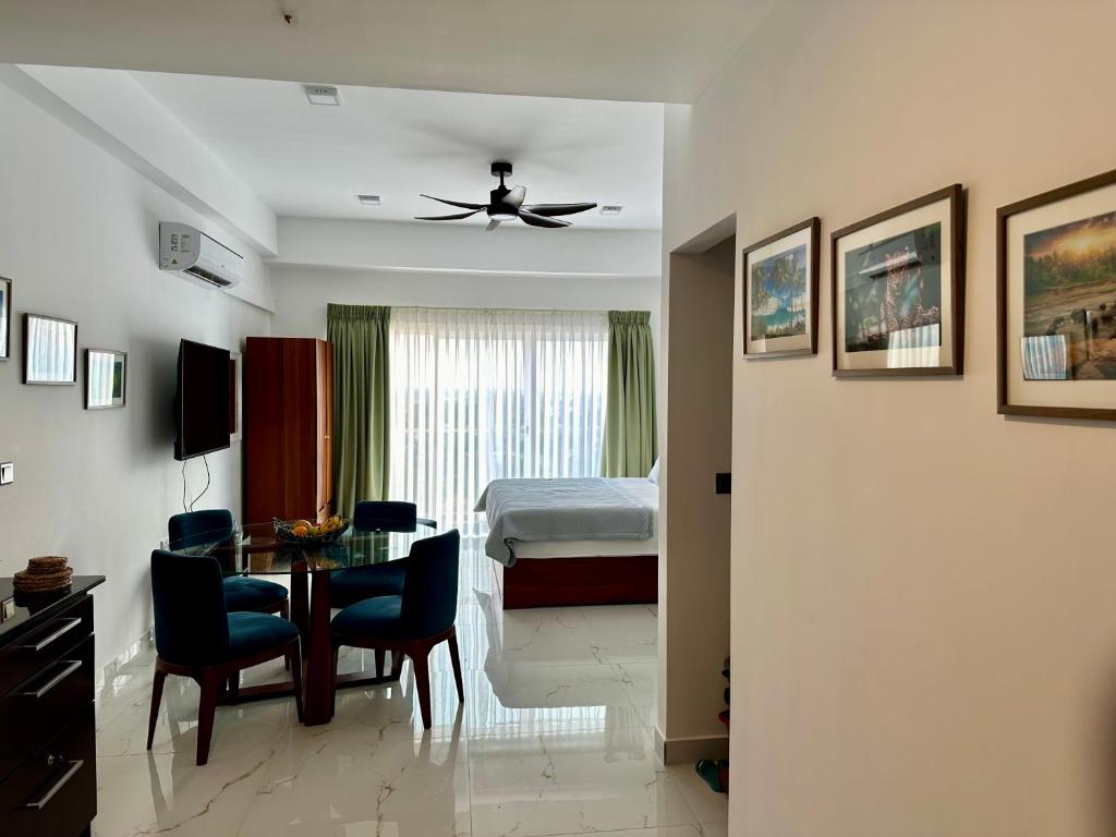 Ocean Breeze Hotel Residencies BritLanka Apartments Negombo photo 4