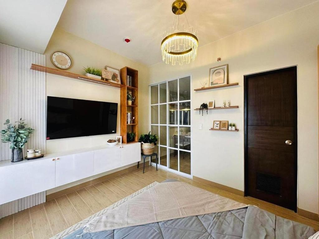 The Palladium Iloilo near Convention Center Studio unit with private balcony photo 4